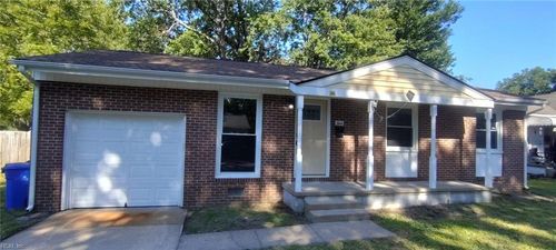 4 Sampson Pl, Portsmouth, VA, 23702-2224 | Card Image