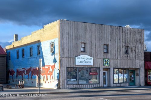 21 E Pine St, Pinedale, WY, 82941-5001 | Card Image