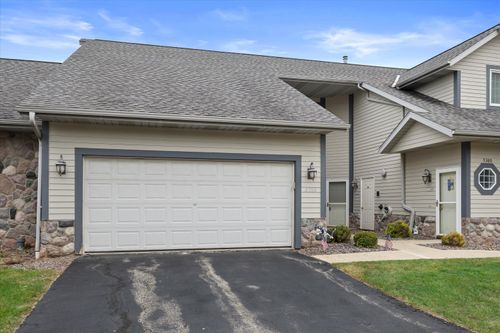 5384 S Hidden Dr, Greenfield, WI, 53221-3240 | Card Image
