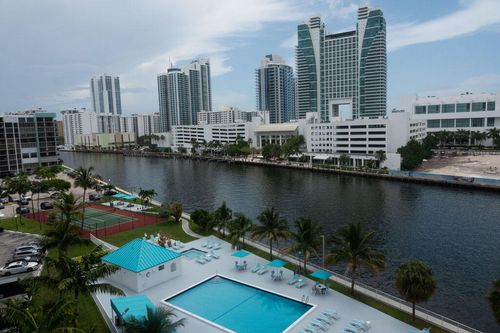 819-200 Leslie Dr, Hallandale Beach, FL, 33009-7311 | Card Image