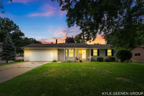 345 Woodland Ave, Holland, MI, 49424-6426 | Card Image