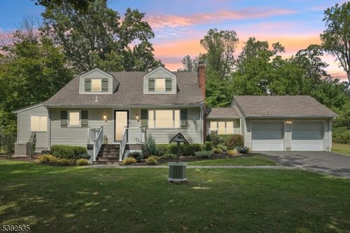153 South Rd, Chester, NJ, 07930-2741 | Card Image