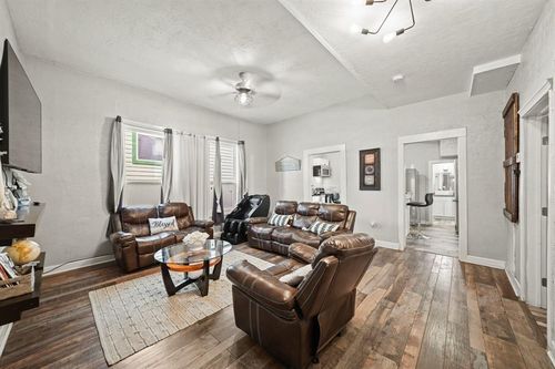 3223 Avenue M, Galveston, TX, 77550-4343 | Card Image