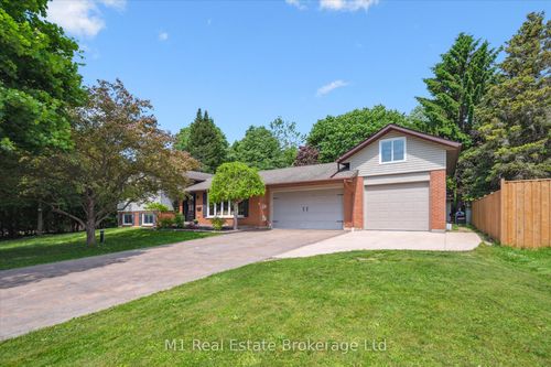 765 Bon Accord St, Fergus, ON, N1M3A2 | Card Image