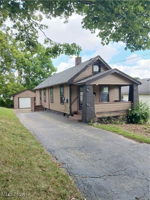 32 E Faith St, Struthers, OH, 44471-2001 | Card Image