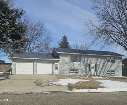 312 16th St Sw, Jamestown, ND, 58401-5424 | Card Image
