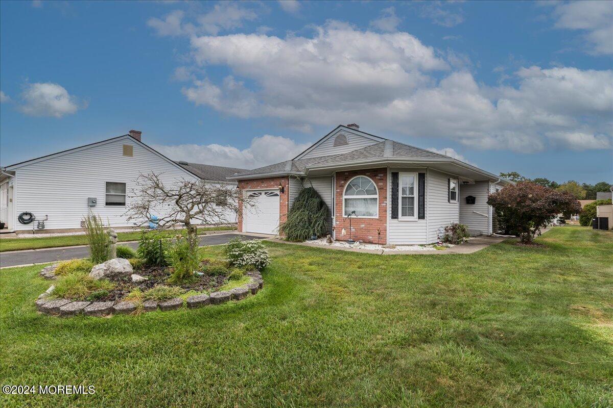 Thronbury Ct, Toms River, NJ 08757