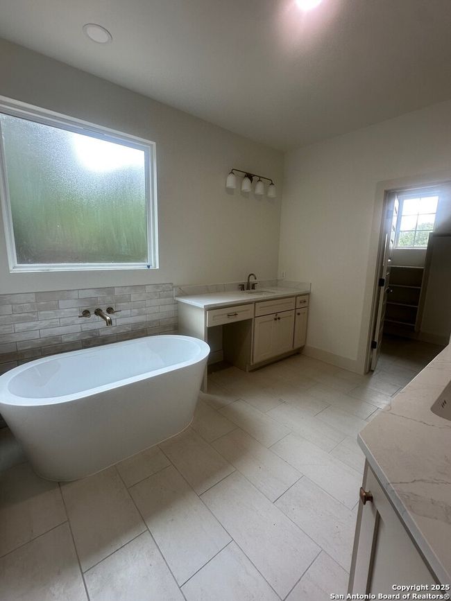 Primary Bathroom | Image 14