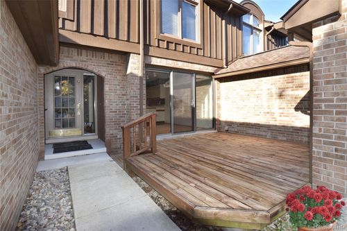 23715 Overlook Cir, Bingham Farms, MI, 48025-4644 | Card Image