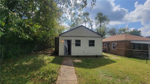 2069 Mazette Pl, Pittsburgh, PA, 15205-1816 | Card Image