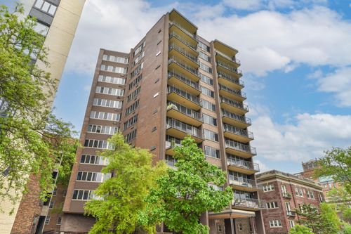 1919 N Summit Ave, Milwaukee, WI, 53202-1301 | Card Image