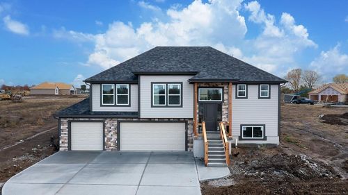 1711 Lolly Ct, Basehor, KS, 66007-6804 | Card Image