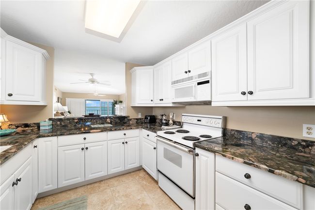 5934 - 5934 River Run Dr, House attached with 2 bedrooms, 2 bathrooms and null parking in Sebastian FL | Image 5