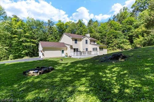 10 E Crisman Rd, Hardwick, NJ, 07825-9634 | Card Image