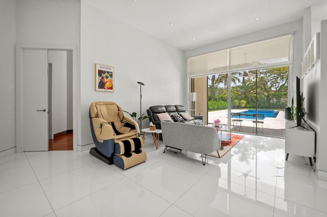 2904 Oakbrook Dr, House other with 5 bedrooms, 4 bathrooms and null parking in Weston FL | Image 8