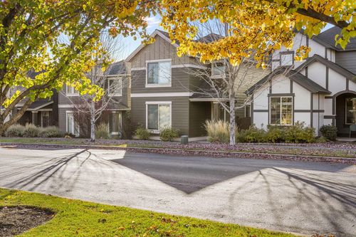 20745 Ne Comet Ln, Bend, OR, 97701-3402 | Card Image