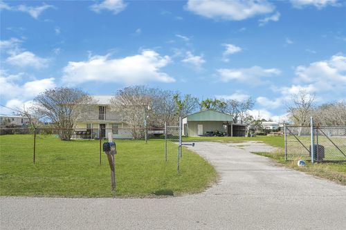 610 12th St, San Leon, TX, 77539-1200 | Card Image