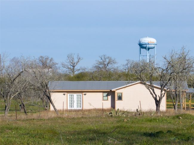 2095 Bridal Path Rd, House other with 1 bedrooms, 1 bathrooms and 100 parking in Luling TX | Image 6