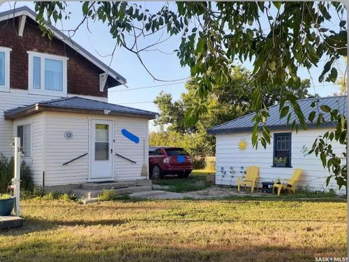132 Railway Ave, Consul, SK, S0N0P0 | Card Image