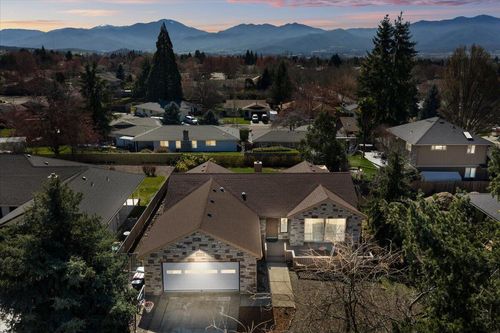 3208 Burton Dr, Medford, OR, 97504-4304 | Card Image
