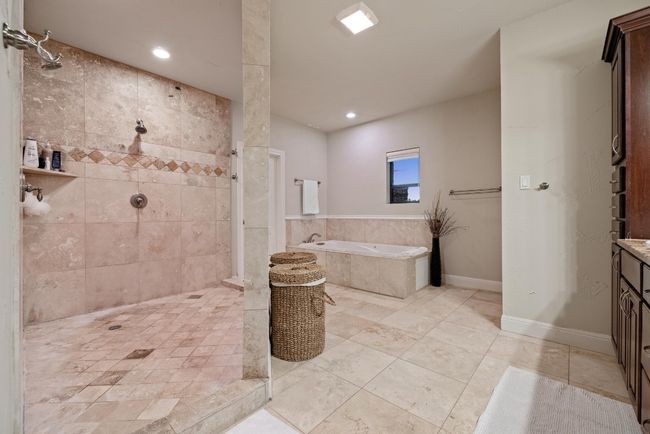 7201 Holly Fern Cv, House other with 3 bedrooms, 3 bathrooms and 6 parking in Austin TX | Image 20