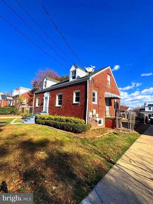 6905 21st Ave, HYATTSVILLE, MD, 20783-2889 | Card Image