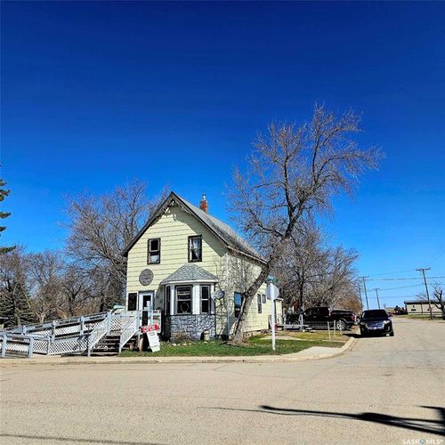 702 Main St, Broadview, SK, S0G2S0 | Card Image