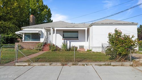 427 B St, Mabton, WA, 98935-0136 | Card Image