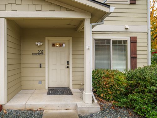 207 Madrone St, Rogue River, OR, 97537-9437 | Card Image