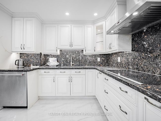 608 - 65 Spring Garden Ave, Condo with 4 bedrooms, 2 bathrooms and 1 parking in North York ON | Image 17