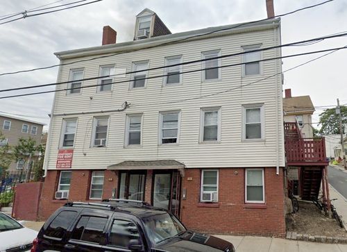 apt-1-104 Beacon St, Chelsea, MA, 02150-1735 | Card Image