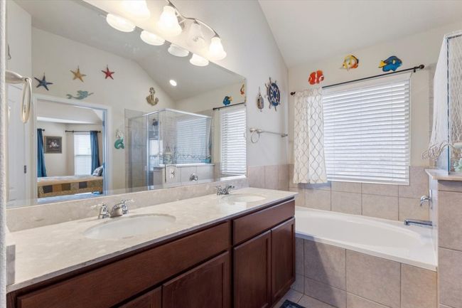 Ensuite bath features two sinks in long vanity. | Image 21