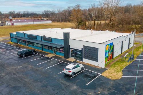 828 E Main St, Carbondale, IL, 62901-3133 | Card Image