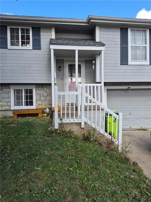 2412 Pearson Cir, Harrisonville, MO, 64701-3907 | Card Image