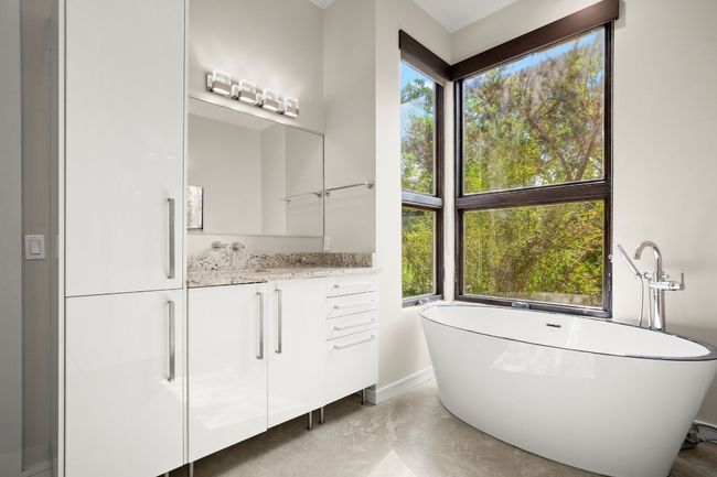 Master Bath | Image 21