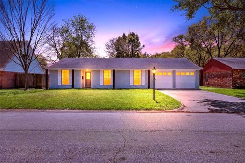 9611 Highmeadow Dr, Houston, TX, 77063-3715 | Card Image