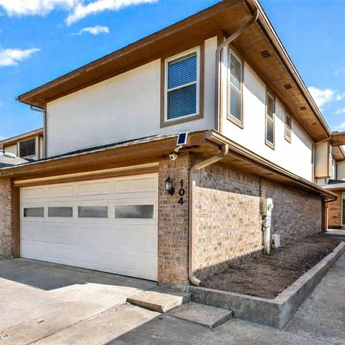 104 Morrow Dr, Bedford, TX, 76021-7114 | Card Image