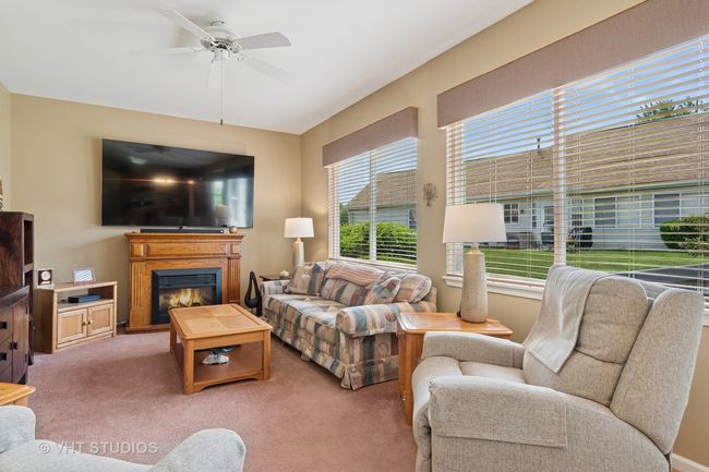 21513 W Douglas Ln, Condo with 3 bedrooms, 2 bathrooms and 2 parking in Plainfield IL | Image 11