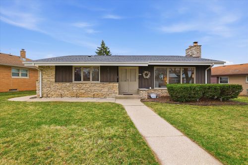 9837 W Sarasota Pl, Milwaukee, WI, 53222-1456 | Card Image