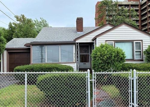 20 Chapman St, Quincy, MA, 02170-2706 | Card Image