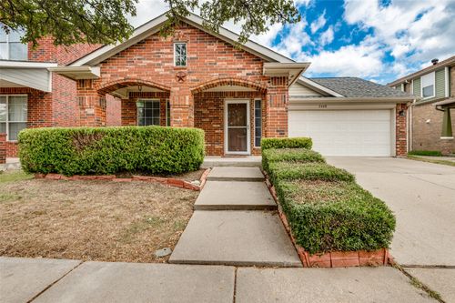 2668 Basswood Dr, Grand Prairie, TX, 75052-4700 | Card Image