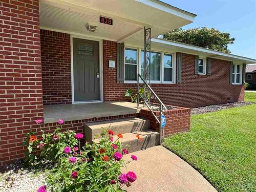 828 6th St, Cushing, OK, 74023-4427 | Card Image