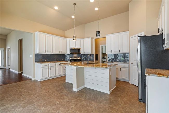 Plenty of cabinets and space to entertain! | Image 16