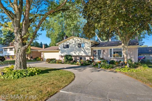 35249 Wagner Dr, Clinton Twp, MI, 48035-2272 | Card Image
