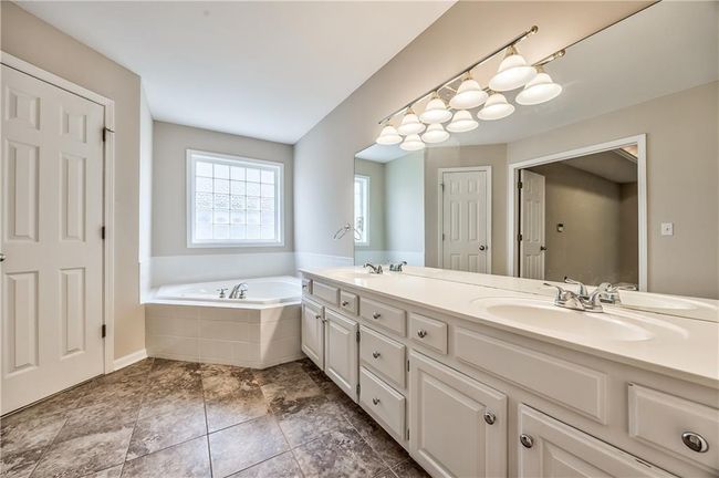 6620 Nw Monticello Dr, House other with 4 bedrooms, 3 bathrooms and null parking in Parkville MO | Image 18