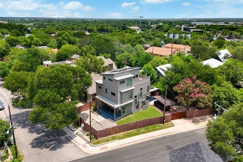 2201 E 9th St, Austin, TX, 78702-3529 | Card Image