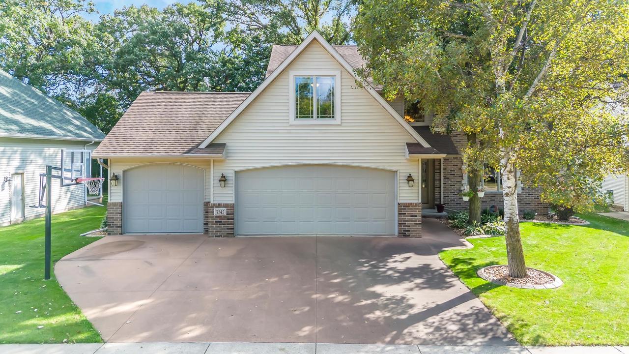 Hayward Ave, Oshkosh, WI 54904