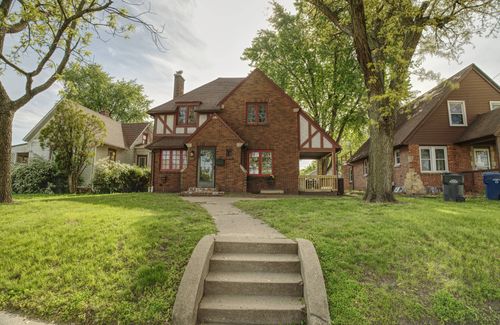 1015 N 2nd St, Clinton, IA, 52732-3728 | Card Image