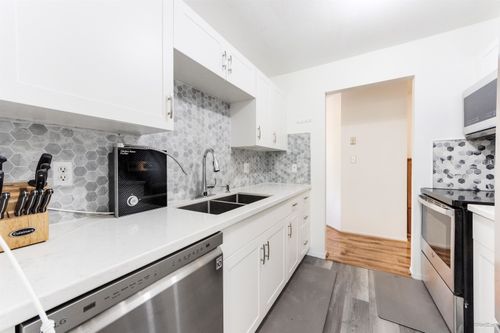 203-9946 151 St, Surrey, BC, V3R0V5 | Card Image