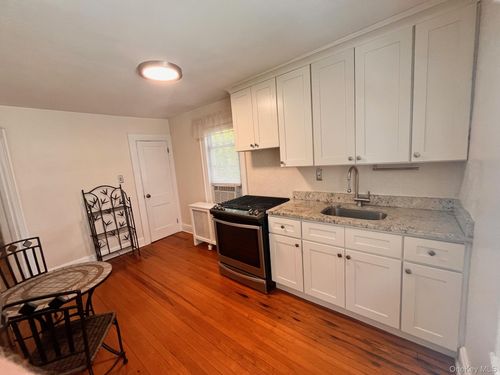 upper-22 Jarvis Pl, Lynbrook, NY, 11563-3702 | Card Image